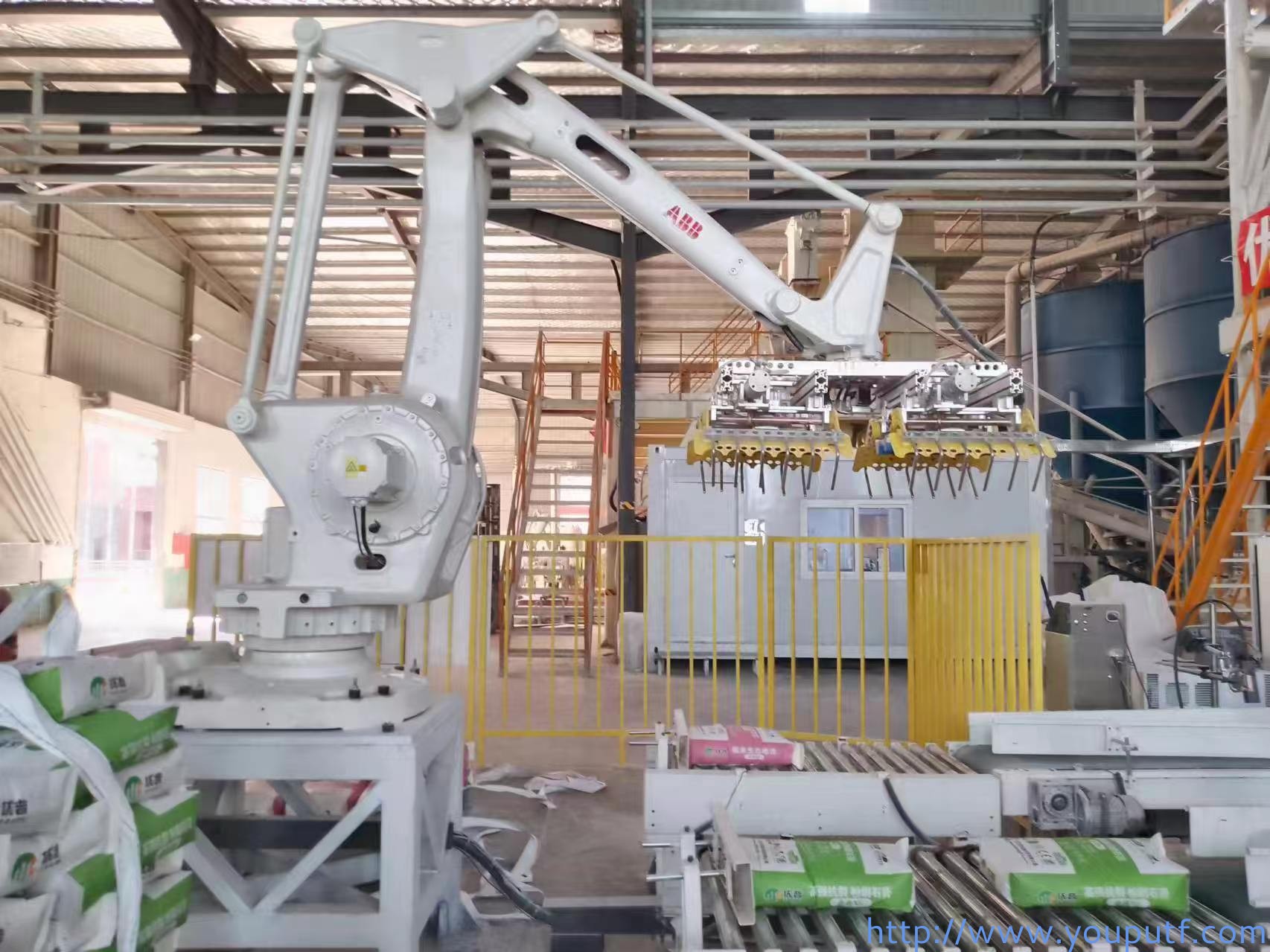 1744509595467457.jpg 機(jī)械手.jpg